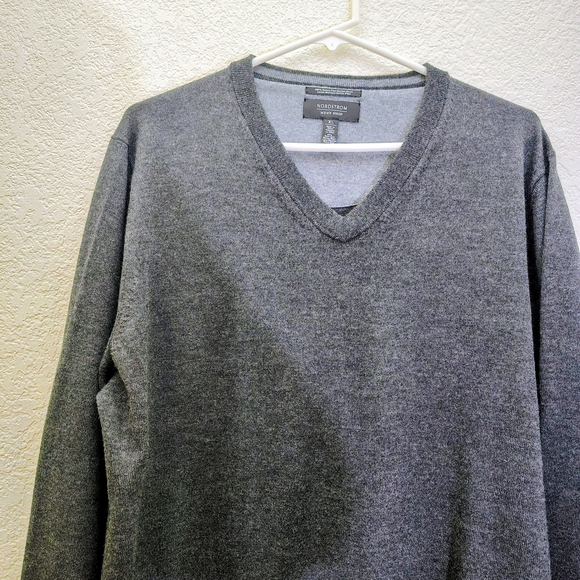 Nordstrom Men’s Shop Extra Fine Merino Wool V-Neck Sweater Gray | Size XL - Picture 2 of 12
